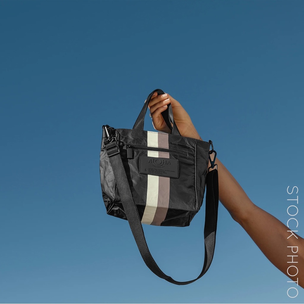 ALOHA Collection Crossbody - Picture 5 of 10